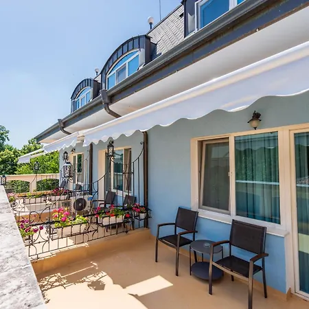 Hotel Family Lazur 3*