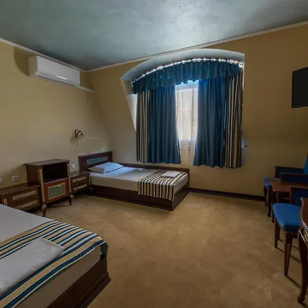 Family Lazur Hotel Kiustendił